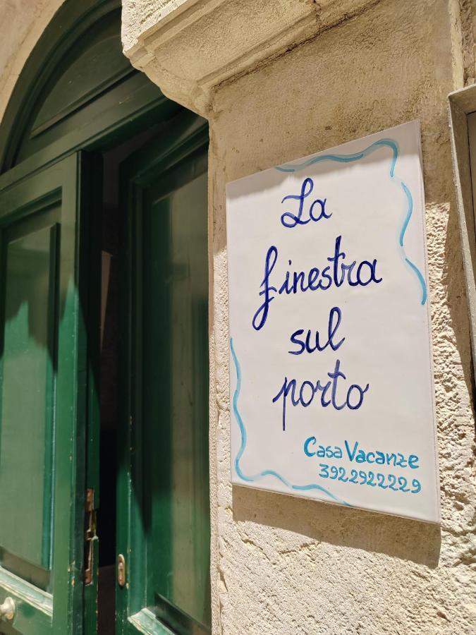 トラーニLa Finestra Sul Portoアパートメント エクステリア 写真